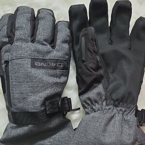 Dakine Titan GORE-TEX Glove for Snowboarding and Skiing  - EUC